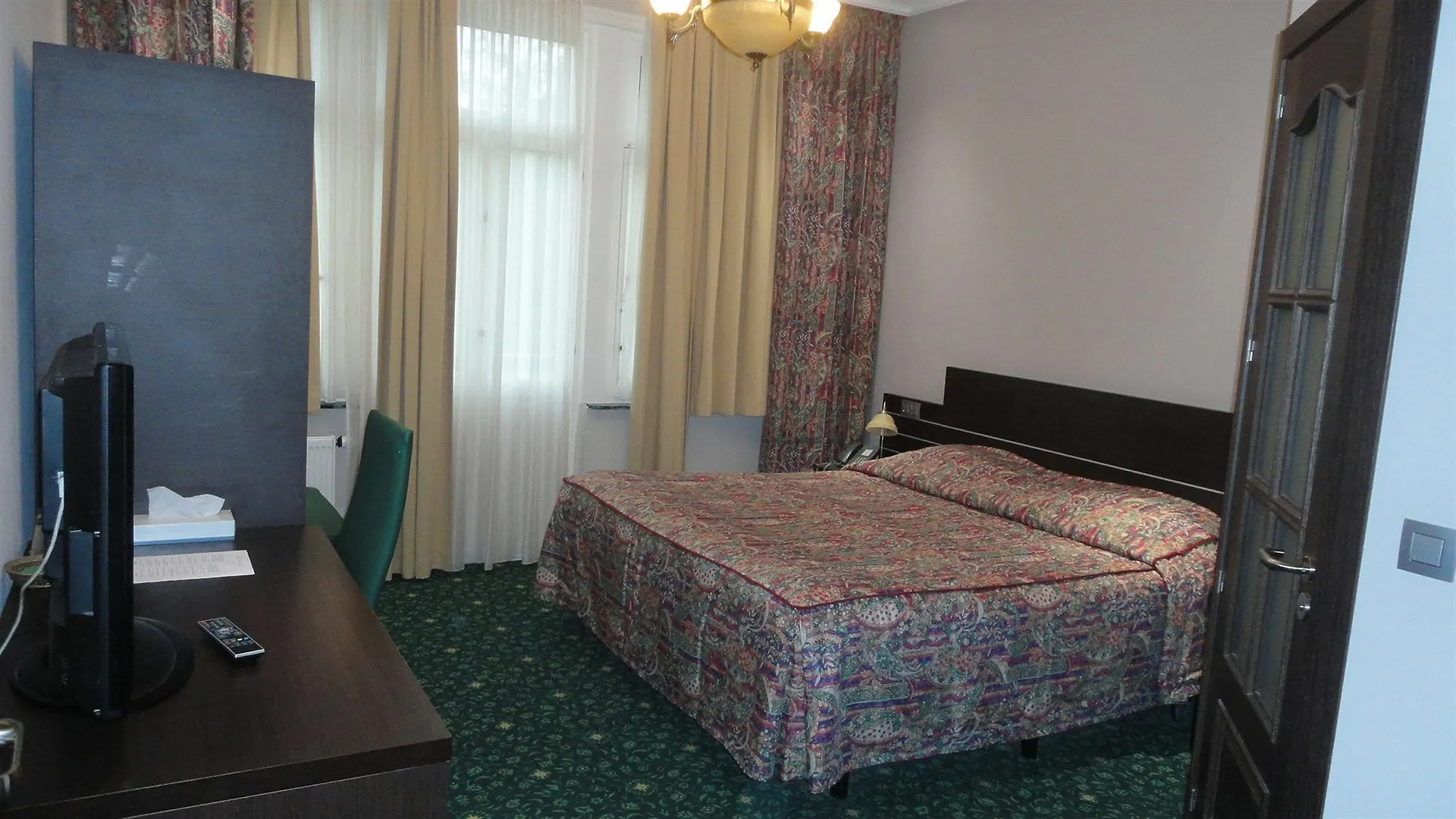 ***  Hotel L'Auberge Du Souverain Auderghem Bélgica